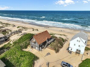 Beach nearby - Directly on the beach with wonderful views of the ocean. (South Nags Head)
