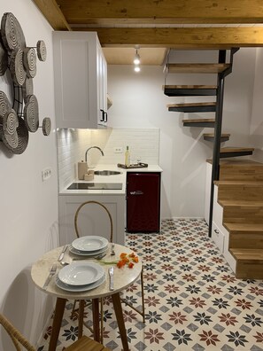 Fridge, microwave, coffee/tea maker, electric kettle