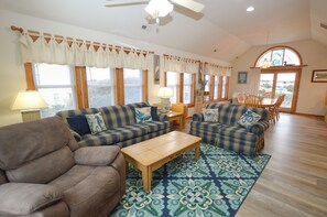 Tv, bøger, videobibliotek, stereoanlæg