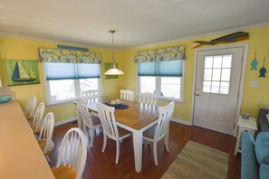 Dining - This great little Outer Banks beach home (Kill Devil Hills)