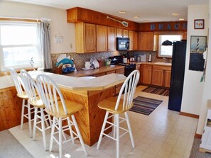 Fridge, oven, stovetop, dishwasher - Imagine sitting on the deck in the morning watching the dolphins play in the ocean! (South Nags Head)