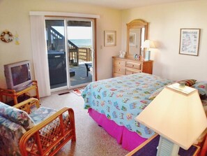 5 bedrooms, free WiFi, bed sheets - Imagine sitting on the deck in the morning watching the dolphins play in the ocean! (South Nags Head)