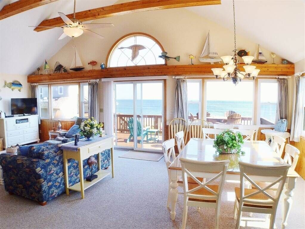 TV, fireplace, DVD player, books