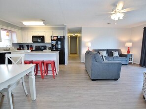 TV - Direct beach access across the street! (Nags Head)