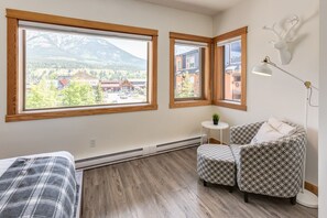 2 slaapkamers, een bureau, een strijkplank/strijkijzer, gratis wifi