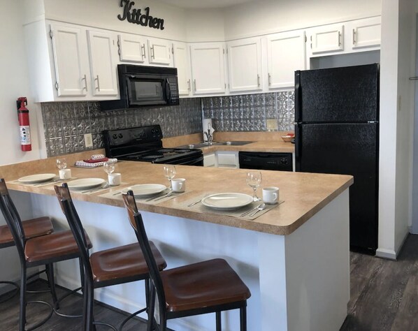 Fridge, microwave, stovetop, dishwasher