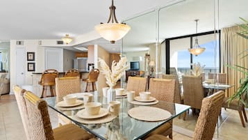 Condo, 2 Bedrooms, Ocean View (205 W) | 3 bilik tidur, dihias secara berasingan