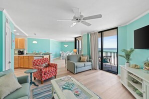 Appart'hôtel, 2 chambres, balcon, vue océan (303 W) | Coin séjour