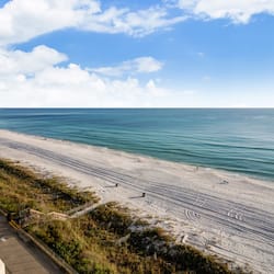 Sulla spiaggia, sabbia bianca