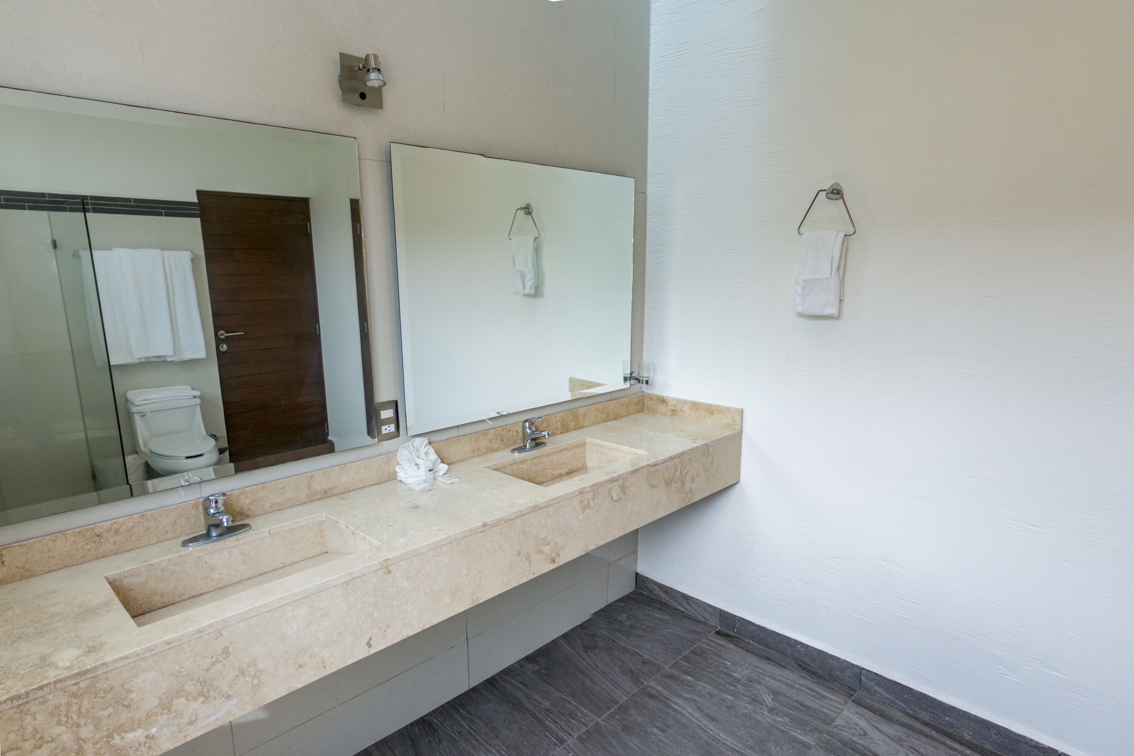 panoramic apartment | bathroom | shower, rainfall showerhead, free toiletries, towels