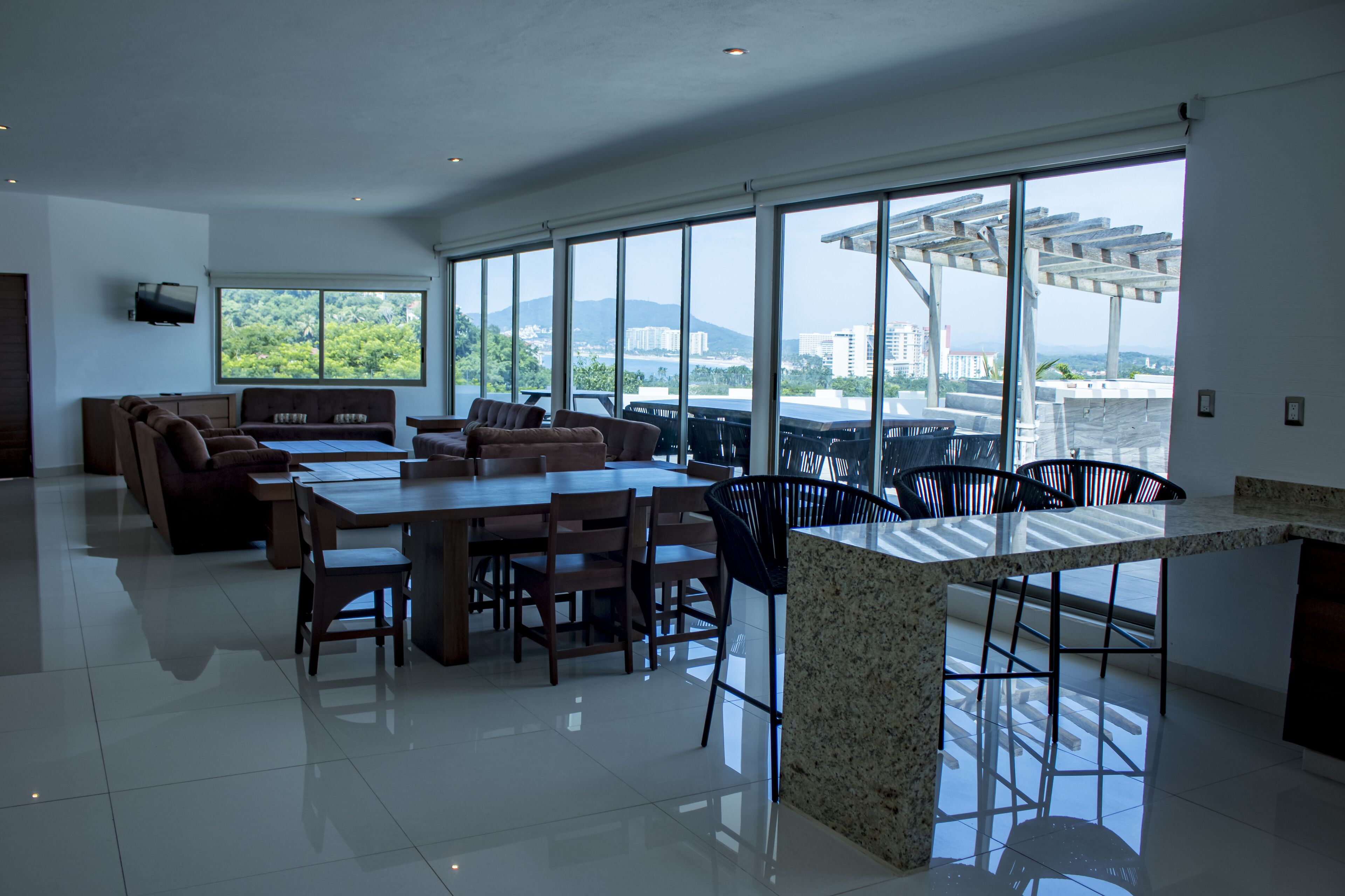 panoramic apartment | living area | 32-inch flat-screen tv with cable channels, tv