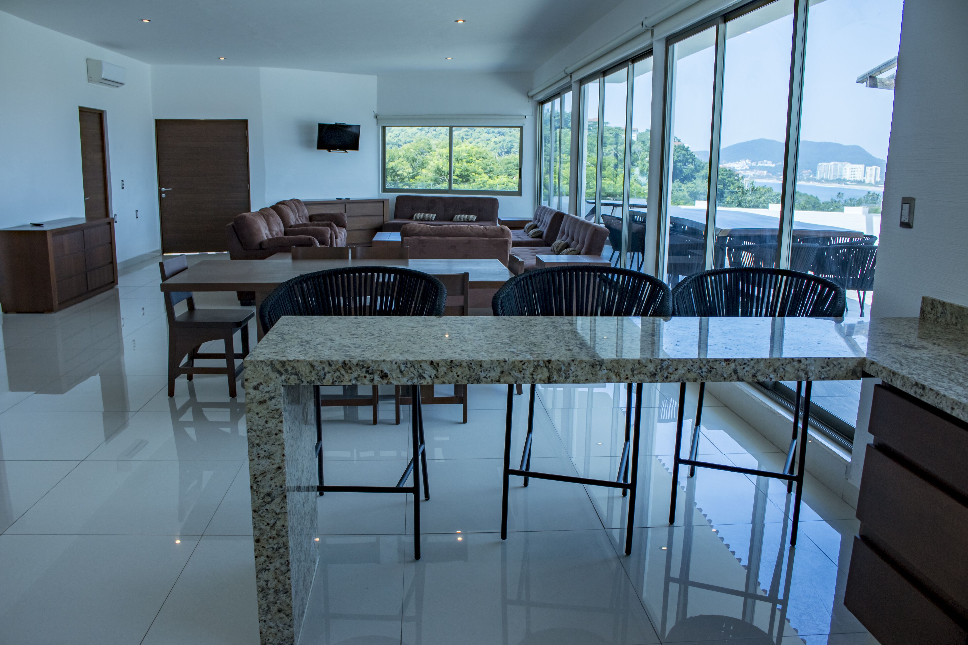 panoramic apartment | living area | 32-inch flat-screen tv with cable channels, tv