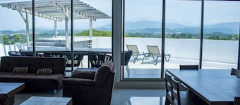 La Loma Suites