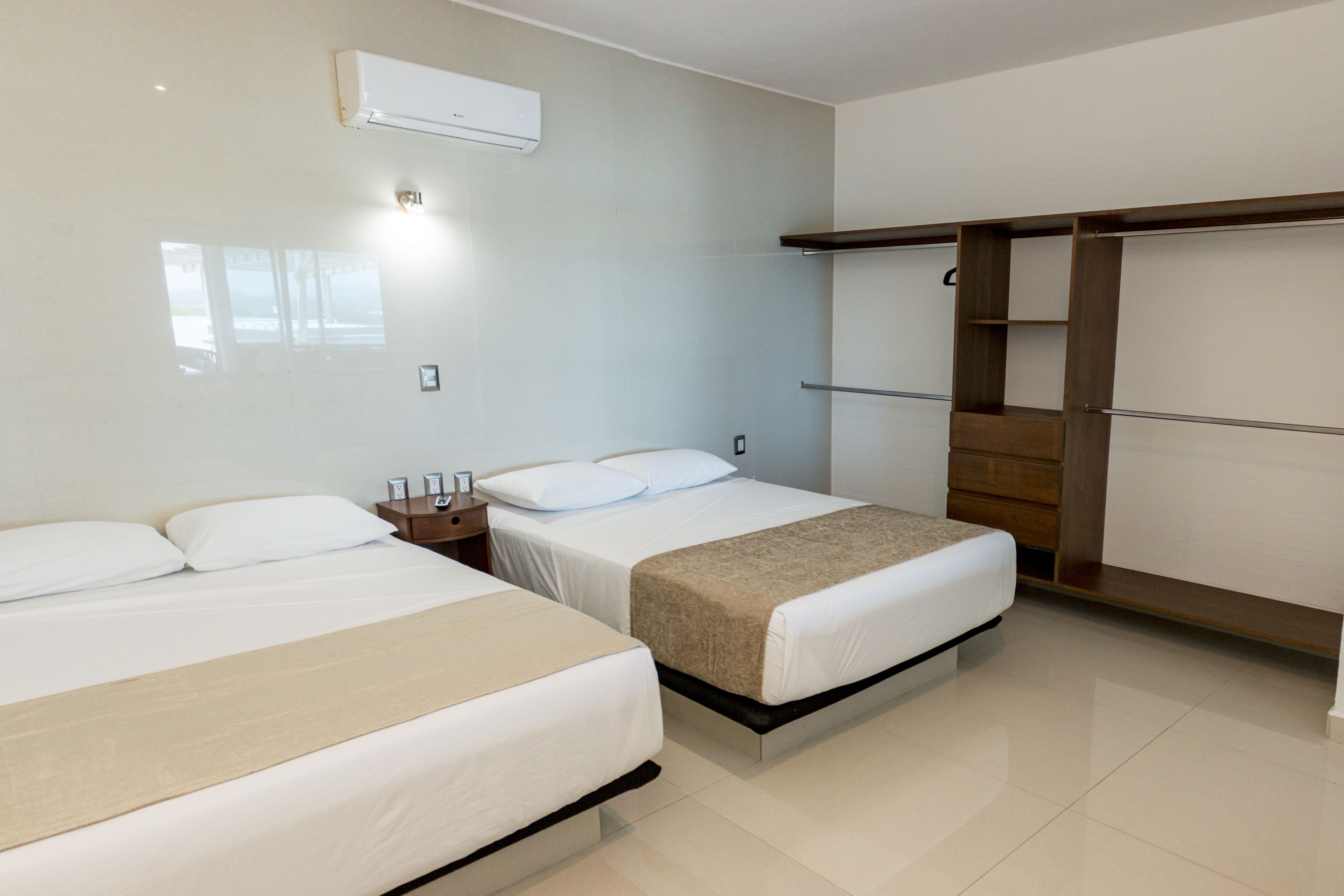 Photo - La Loma Suites