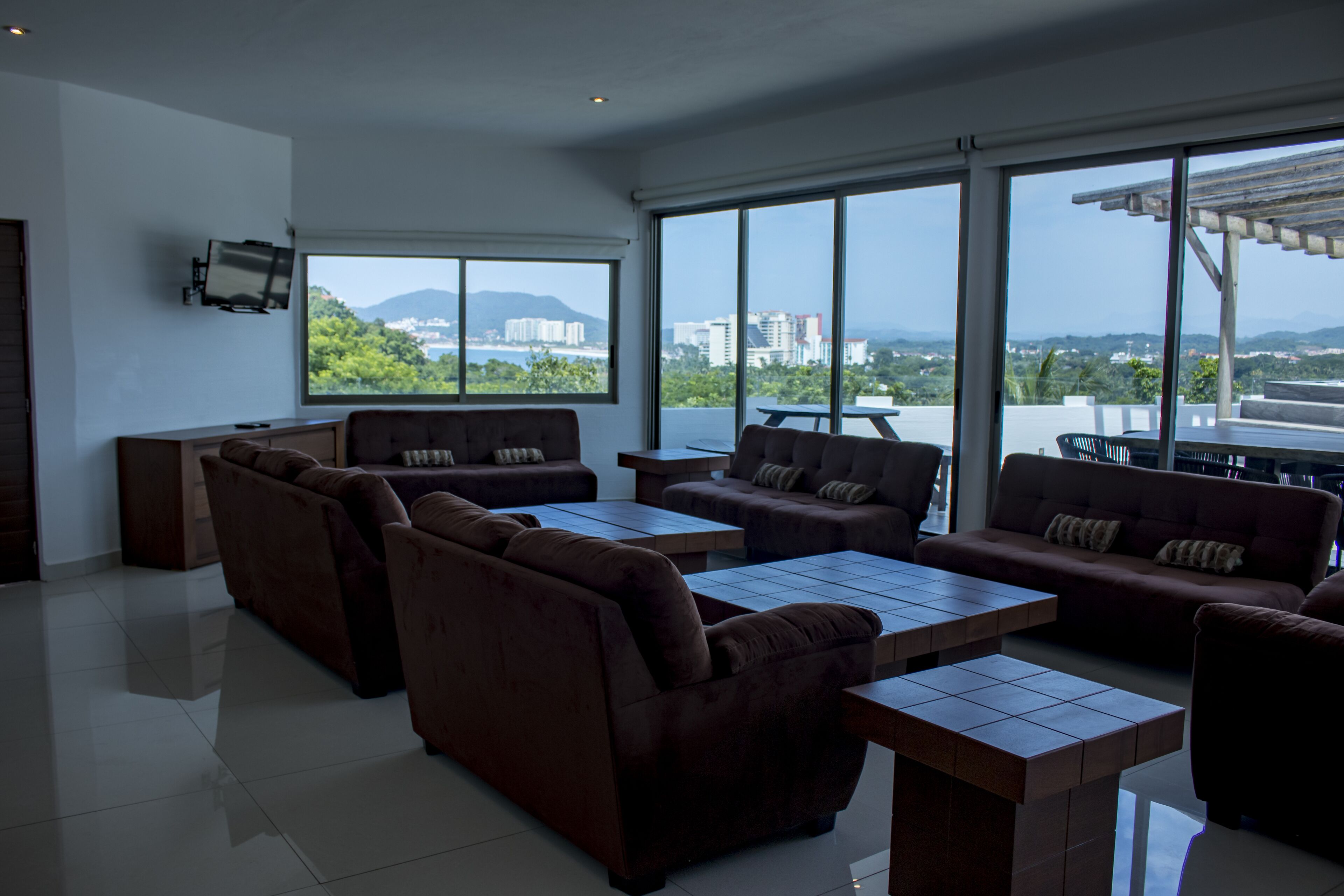 panoramic apartment | living area | 32-inch flat-screen tv with cable channels, tv