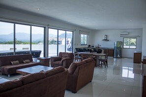 Panoramic Apartment | Living area | 32-inch flat-screen TV with cable channels, TV - La Loma Suites (Ixtapa)