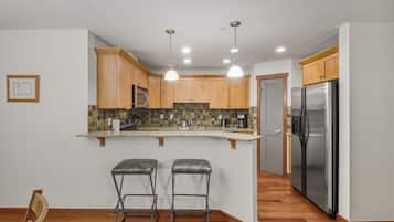 KĂŒhlschrank, Mikrowelle, Ofen, Herdplatte