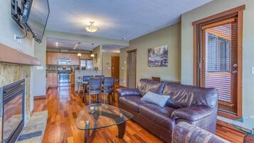 TV connectée, cheminée, lecteur de DVD