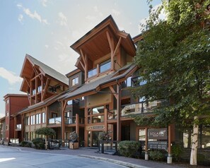 Exterior - Star Suite 2 Bed 2 bath condo with 3 fireplaces (Canmore)