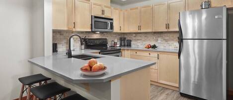 Refrigerador, microondas, horno, placa de cocina