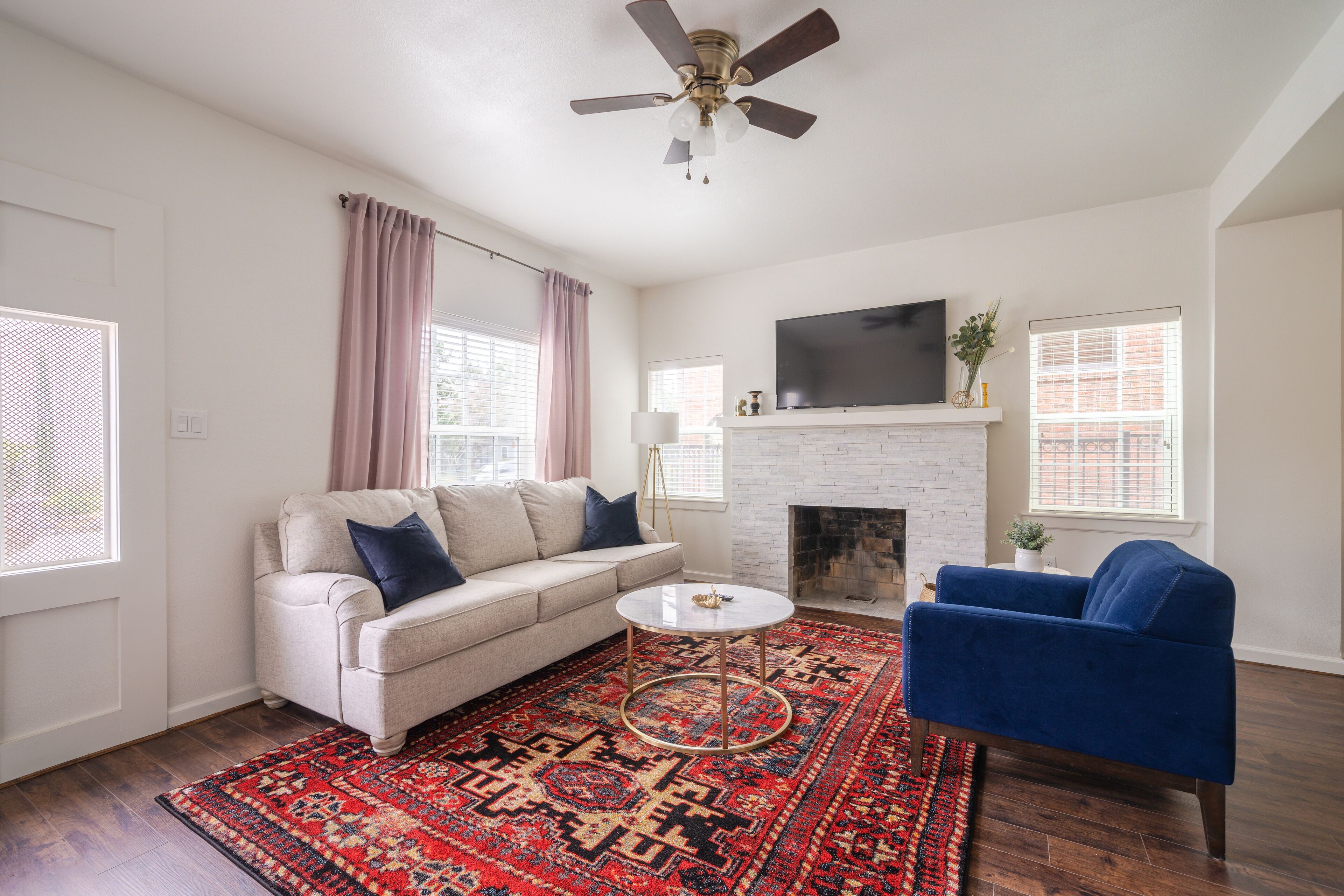 Unit 1- Spacious & Renovated Apt Home in the City's Action