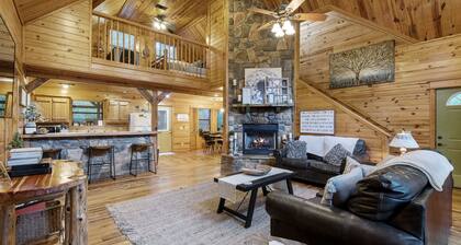 Big Timber: Sleeps 6, Hot Tub, Wifi, Pet Friendly, Forest View