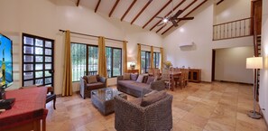 Smart TV, DVD player, books, stereo - Casa Lago  (Esterillos Este)