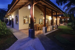 Outdoor dining - Casa Lago  (Esterillos Este)