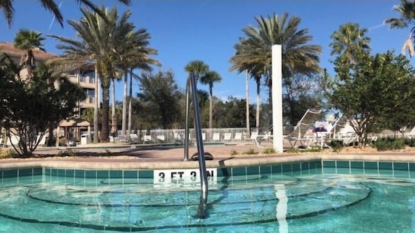 Piscine extérieure, piscine chauffée