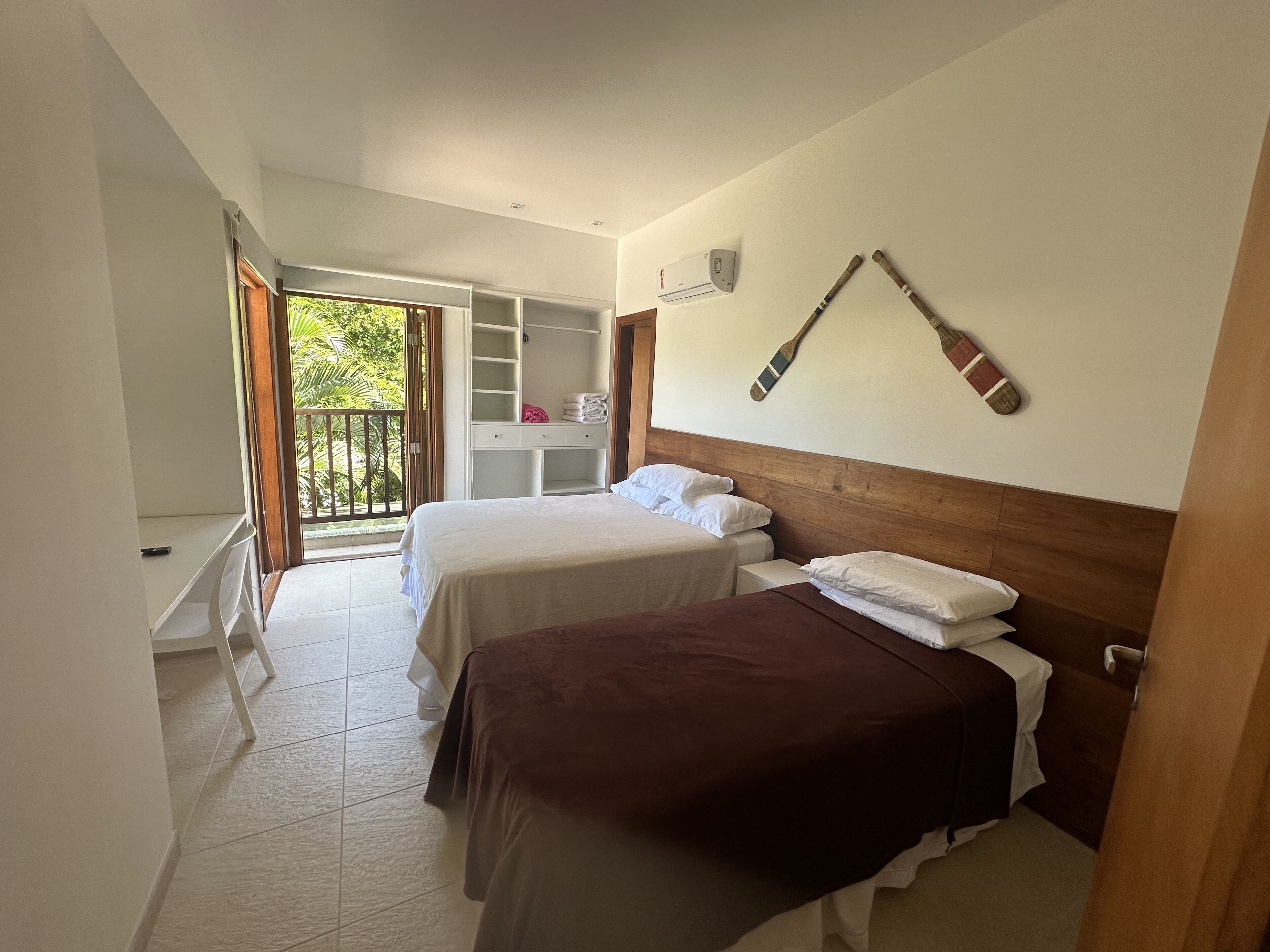 6 soveværelser, skrivebord, strygejern/strygebræt, weekendseng