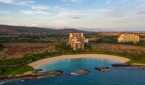 Alluring and Elegant Ocean View Luxurious Beach Villa in Ko Olina