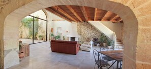 Interior - The timeless (Saint-Dionisy)