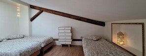 3 bedrooms, desk, travel cot, free WiFi