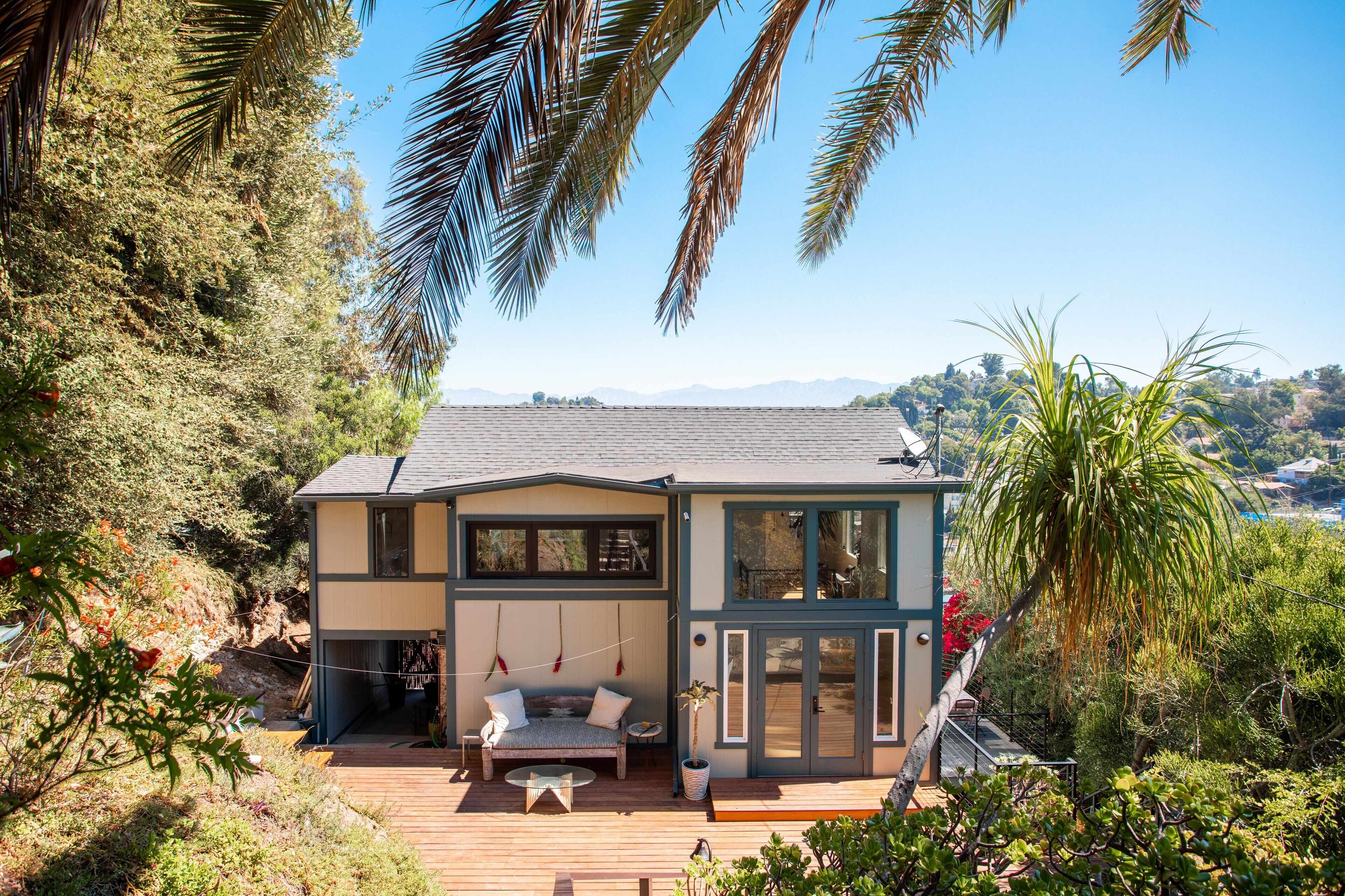 A LUXURY TROPICALIA RETREAT IN SILVERLAKE