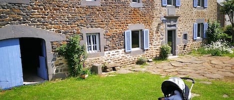 المنشأة من الخارج