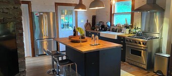 Charming Riverside Retreat Getaway with Scenic Views