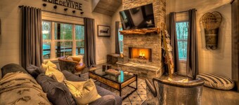 Farmhouse on Pine Terrace - Modern and Fun, Hot Tub, Firepit