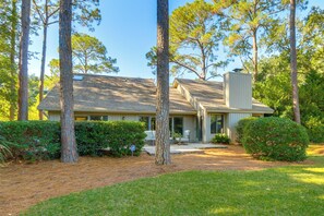 Exterior - Charming Lakefront Retreat in Palmetto Dunes! (Hilton Head Island)