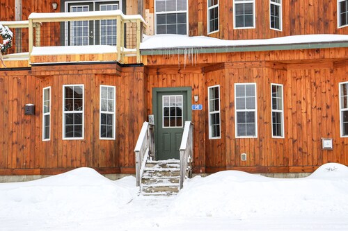 Mountain Brook 141 - Great ski in ski out Mountain Brook Condo at Saddleback