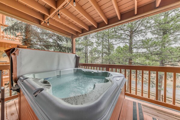 Outdoor spa tub