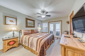 4 bedrooms, iron/ironing board, travel cot, Internet
