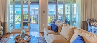 Steps from Beach/Penthouse/Gulf Views/Rooftop Pool
