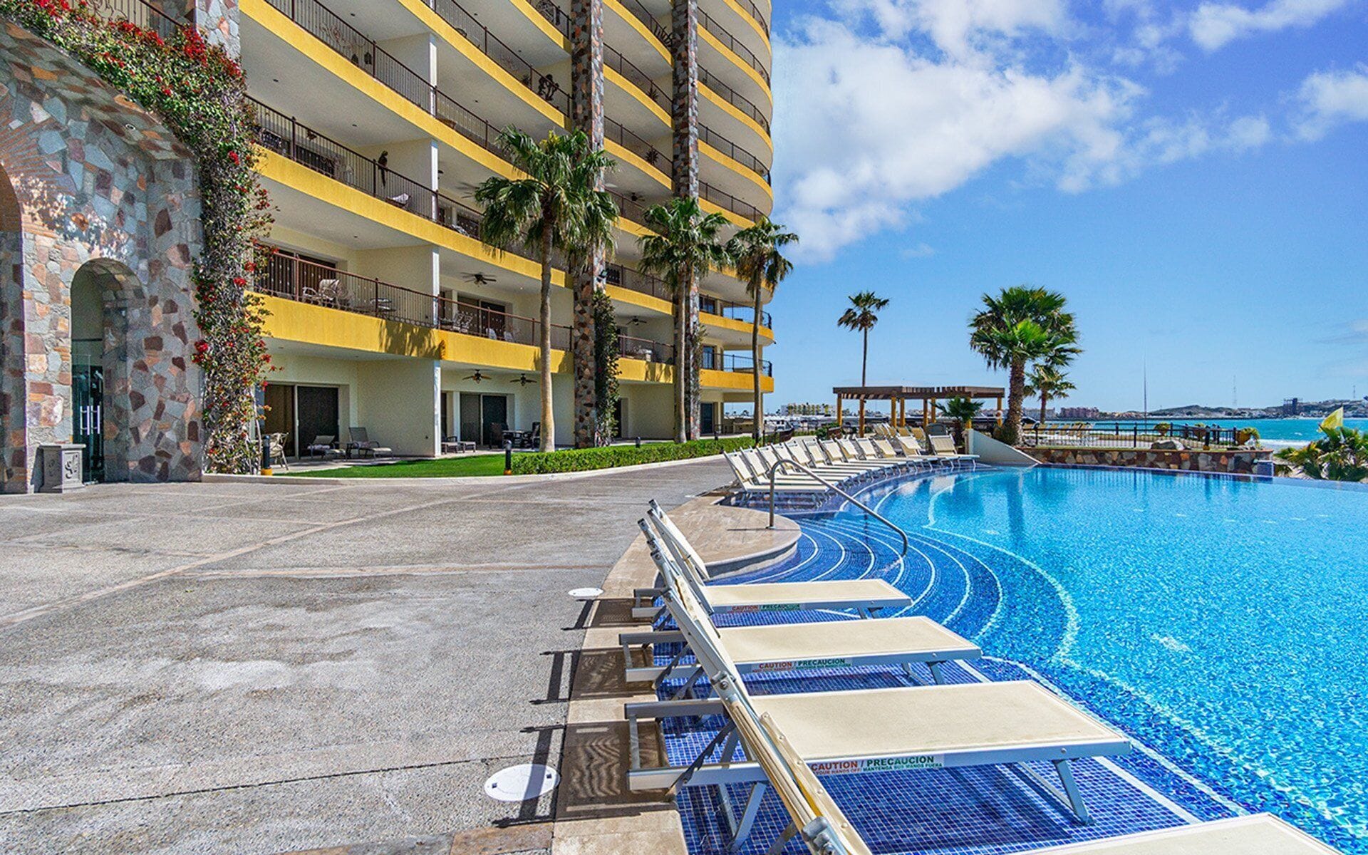 Een verwarmd zwembad