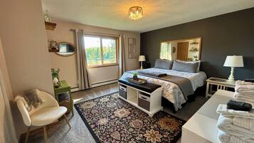 4 slaapkamers, een strijkplank/strijkijzer, reisbedje, gratis wifi