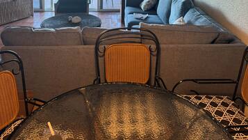 Smart TV, lettore DVD, libri