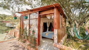 Deluxe Room | Free WiFi, bed sheets