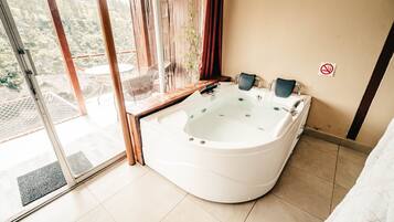 Standard Cabin | Free WiFi, bed sheets