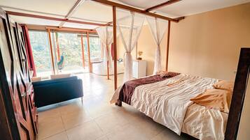 Standard Cabin | Free WiFi, bed sheets