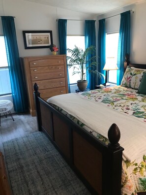 2 bedrooms, desk, iron/ironing board, free WiFi