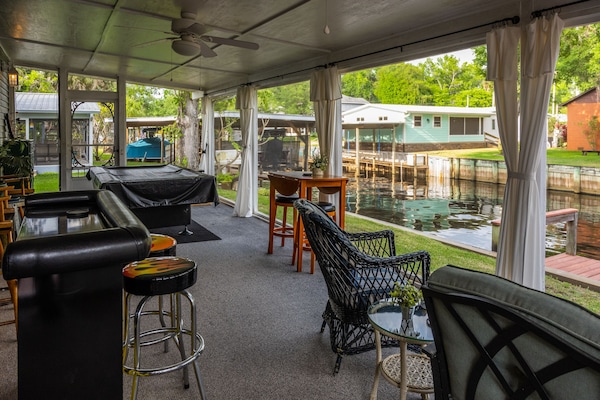 Large screened in porch overlooking the water. Frig. Bar & Pool table!
